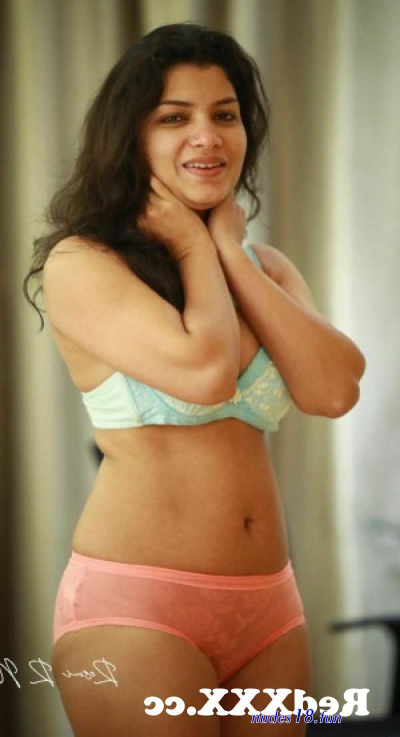 mallu devika hot images bra panti