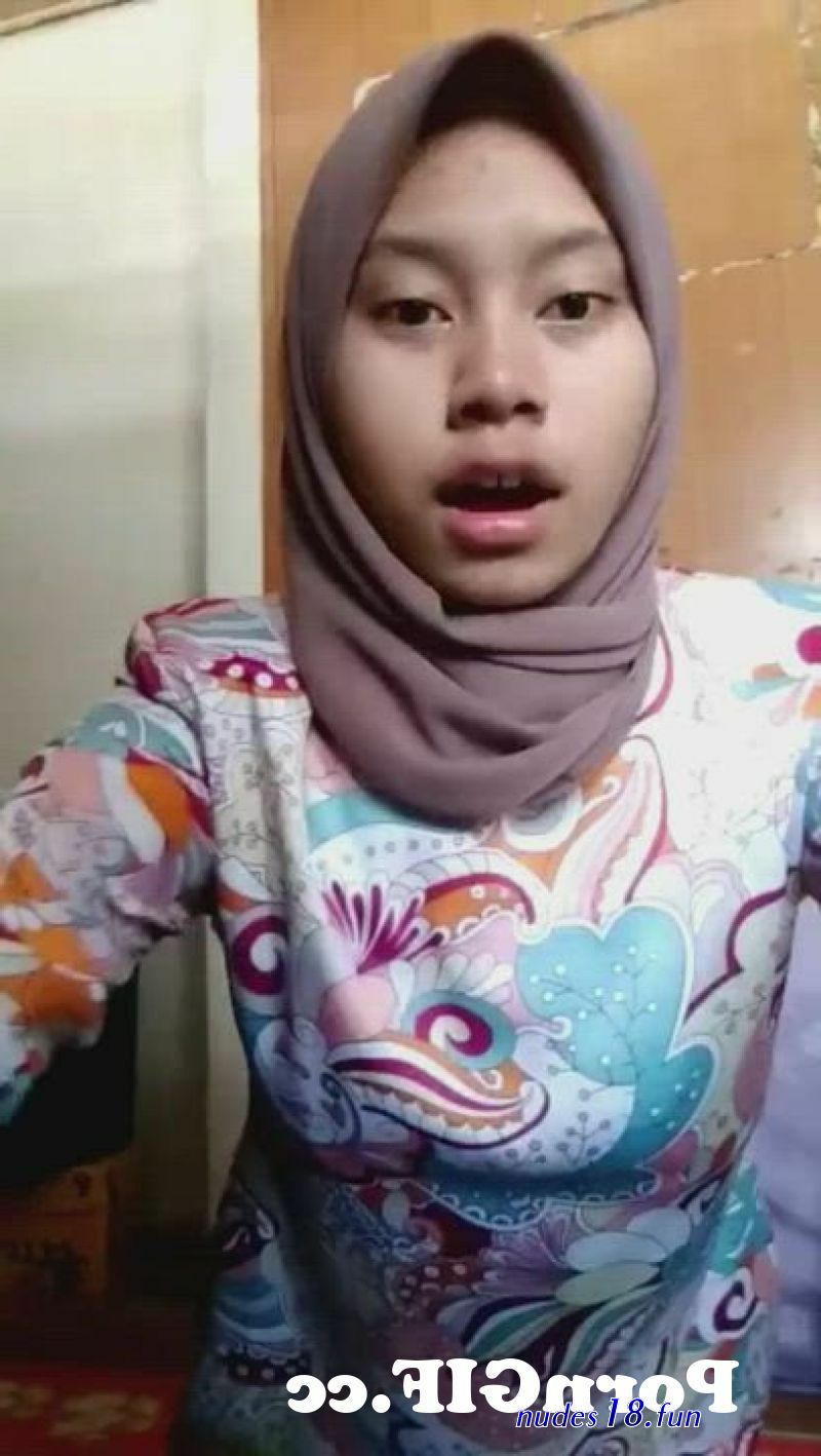 jilbab bugil strip