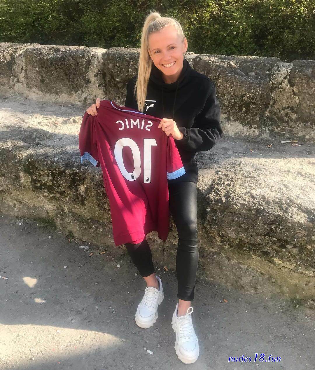 julia simic sexy