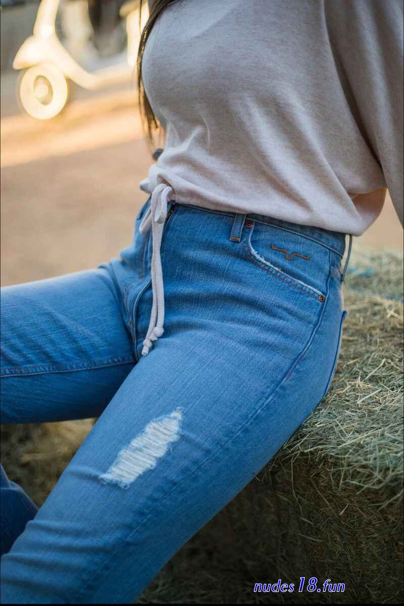 sugar moms in pants with camel toe
