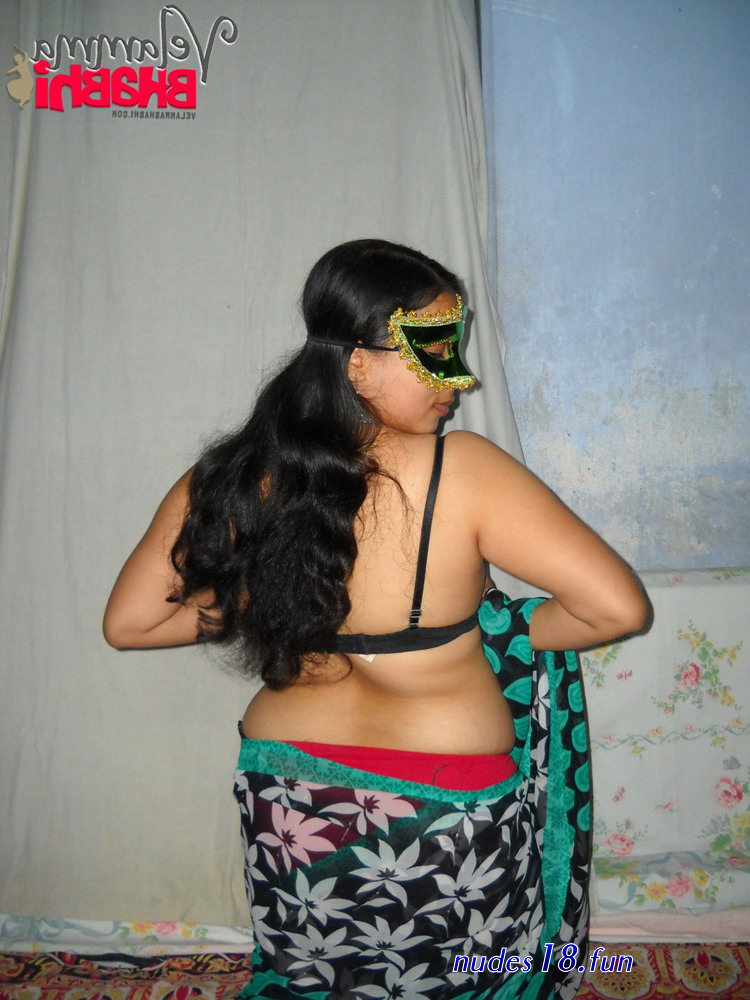 aunty saree back nude