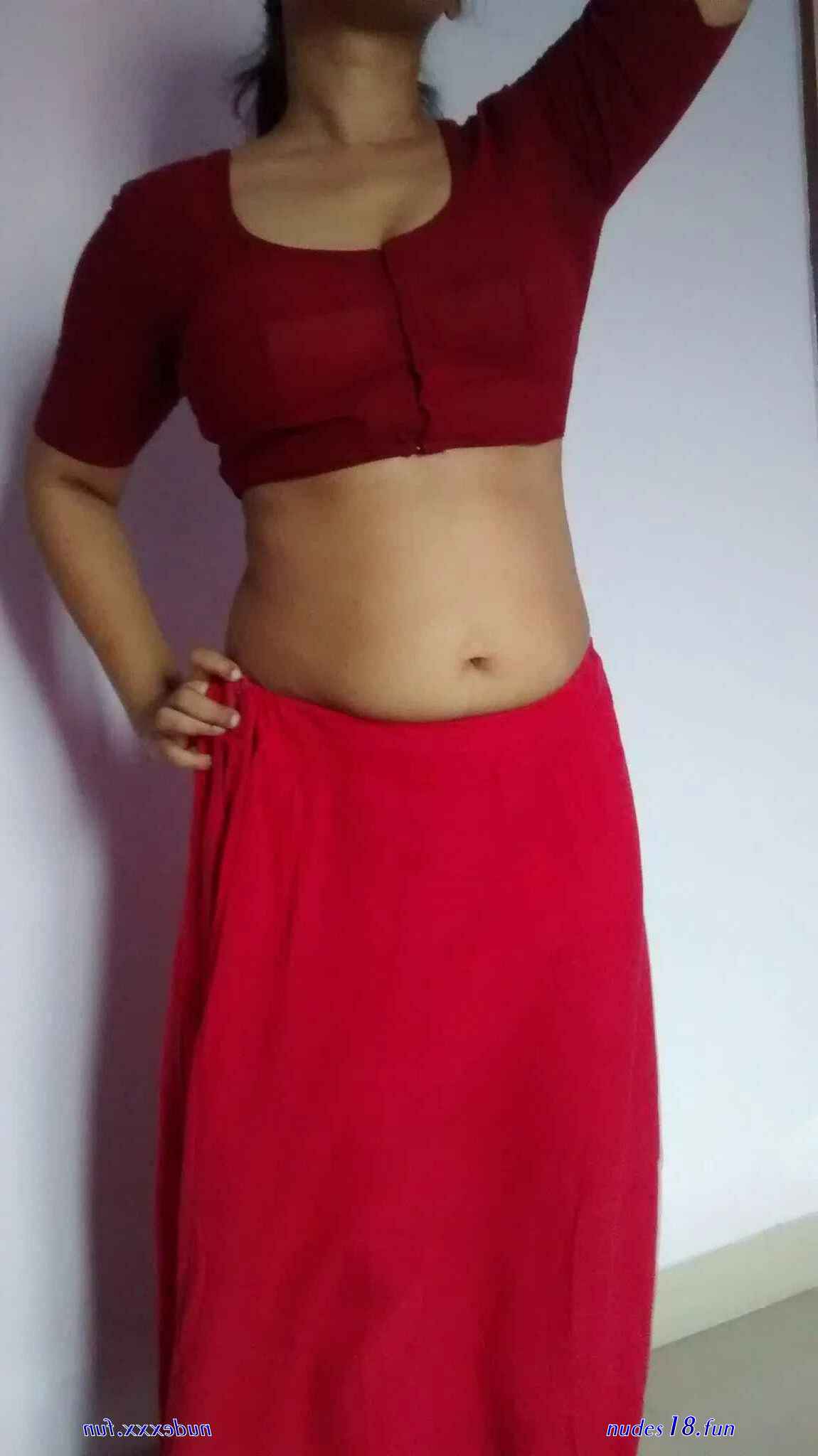 aunty saree back nude