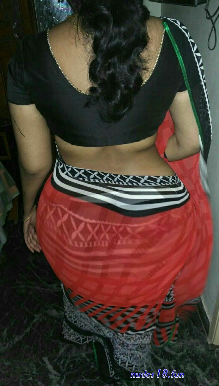 aunty saree back nude