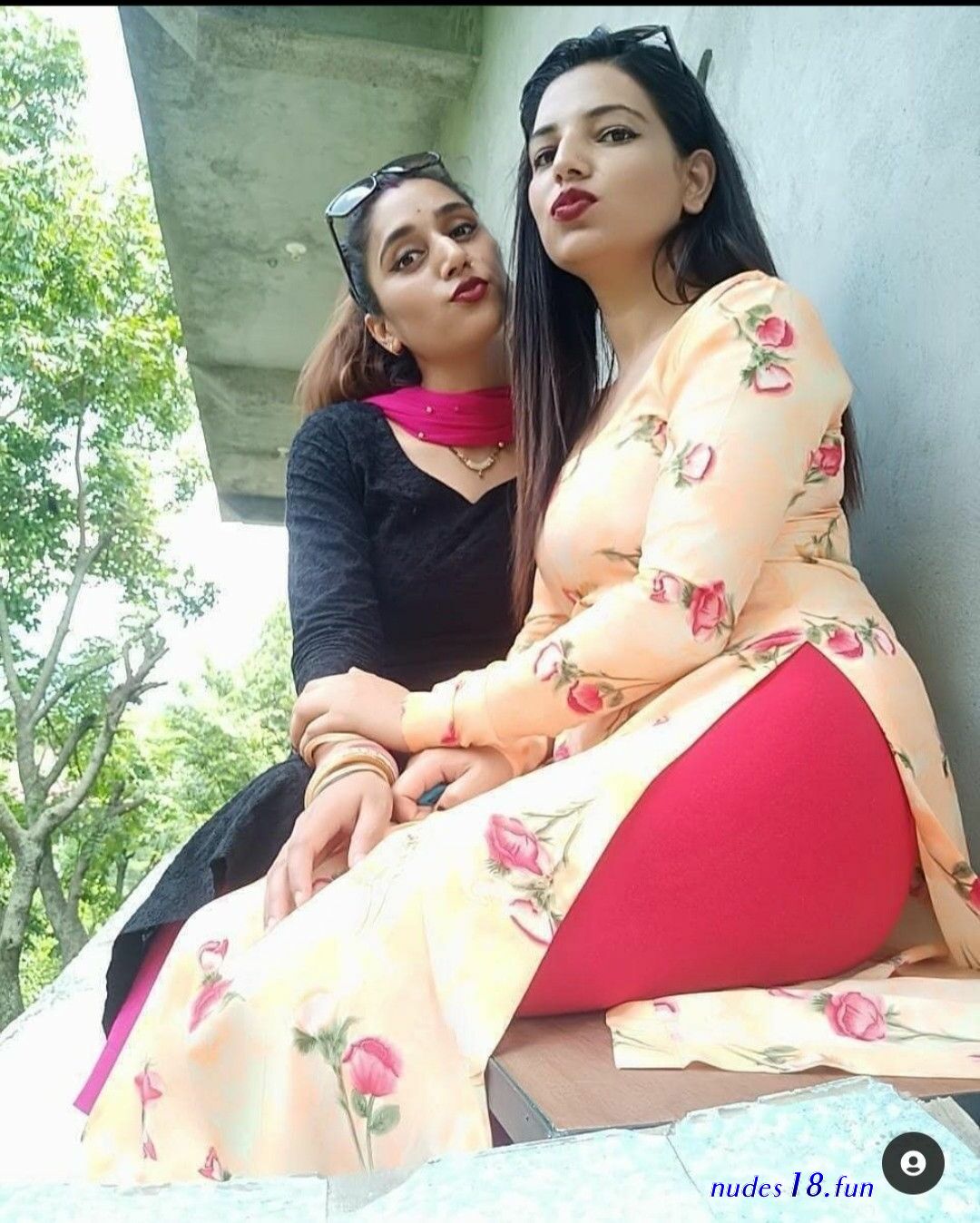 desi leggings hot pics