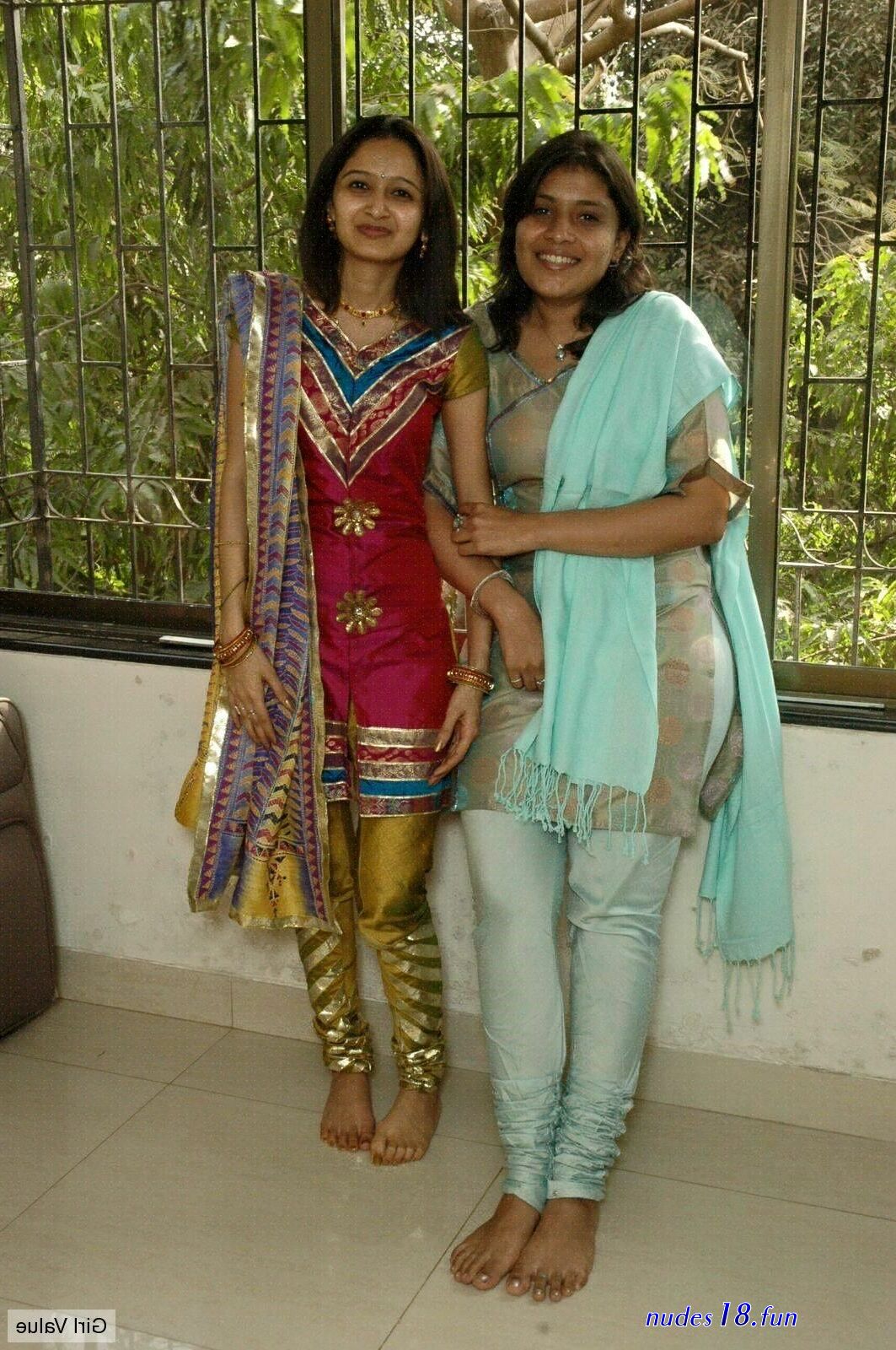 desi leggings hot pics