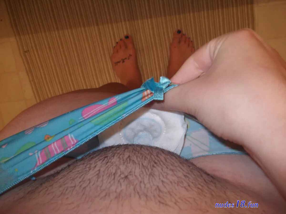 pussy pic wit pads inside panties