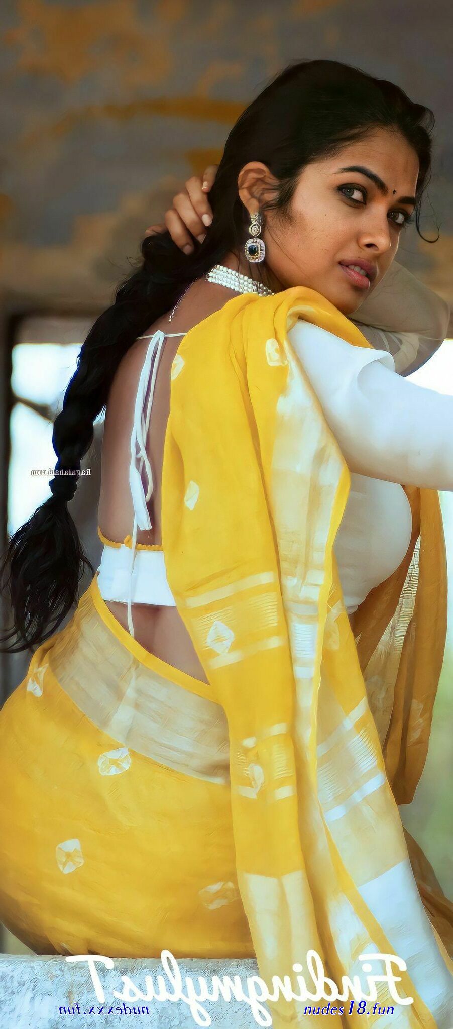 aunty saree side big boob