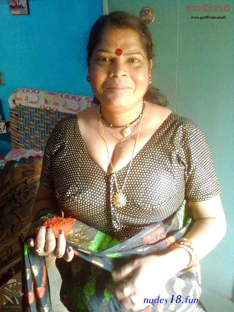 aunty saree side big boob