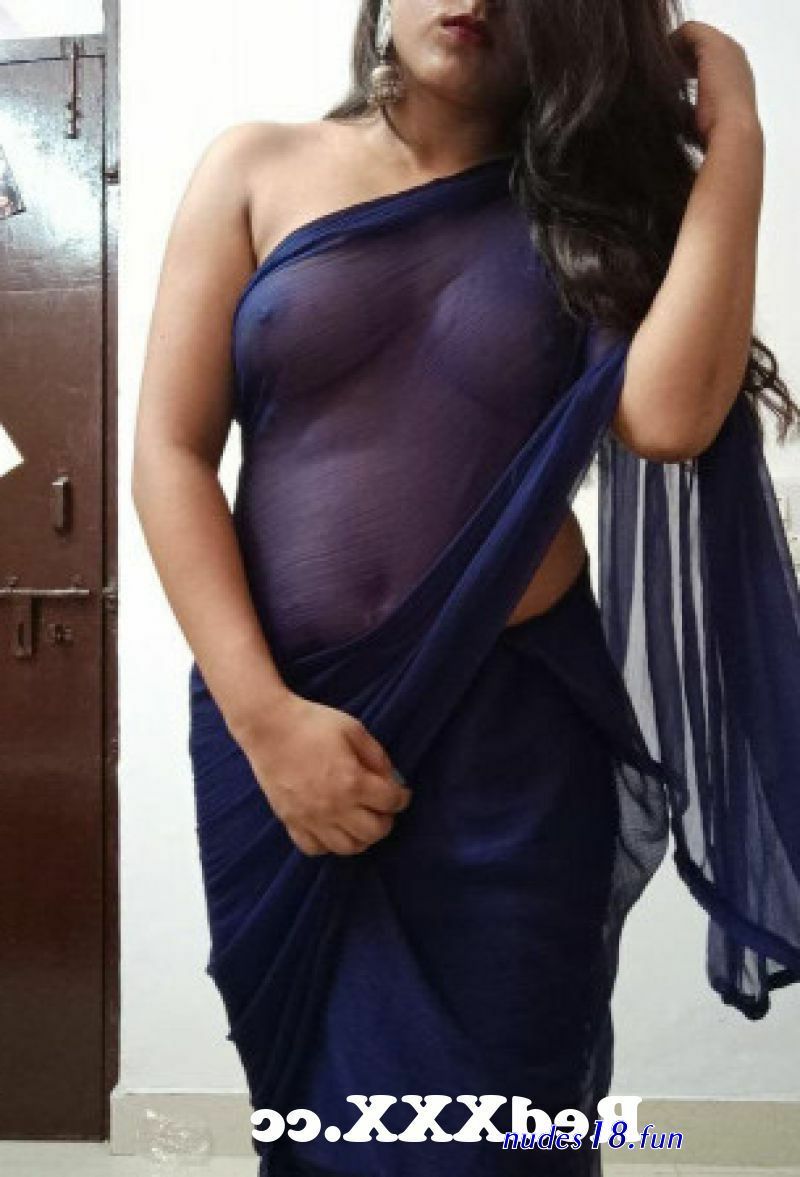 desi.aunty.showing.boob.salwar.kameez.photo
