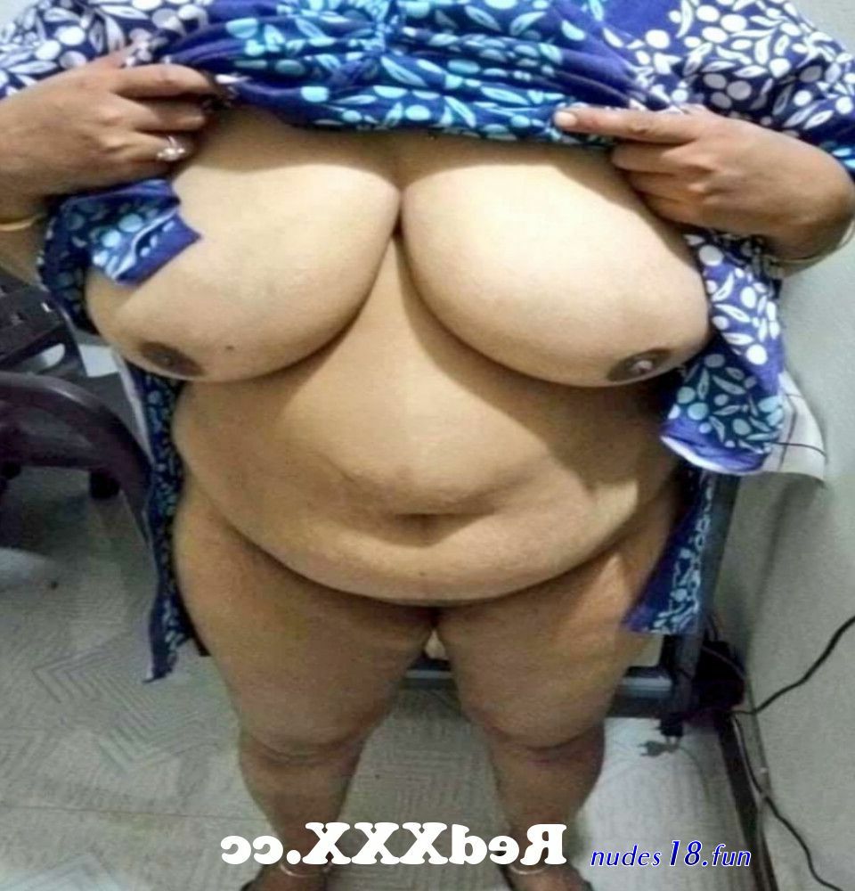 desi.aunty.showing.boob.salwar.kameez.photo