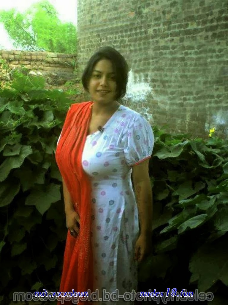 desi.aunty.showing.boob.salwar.kameez.photo