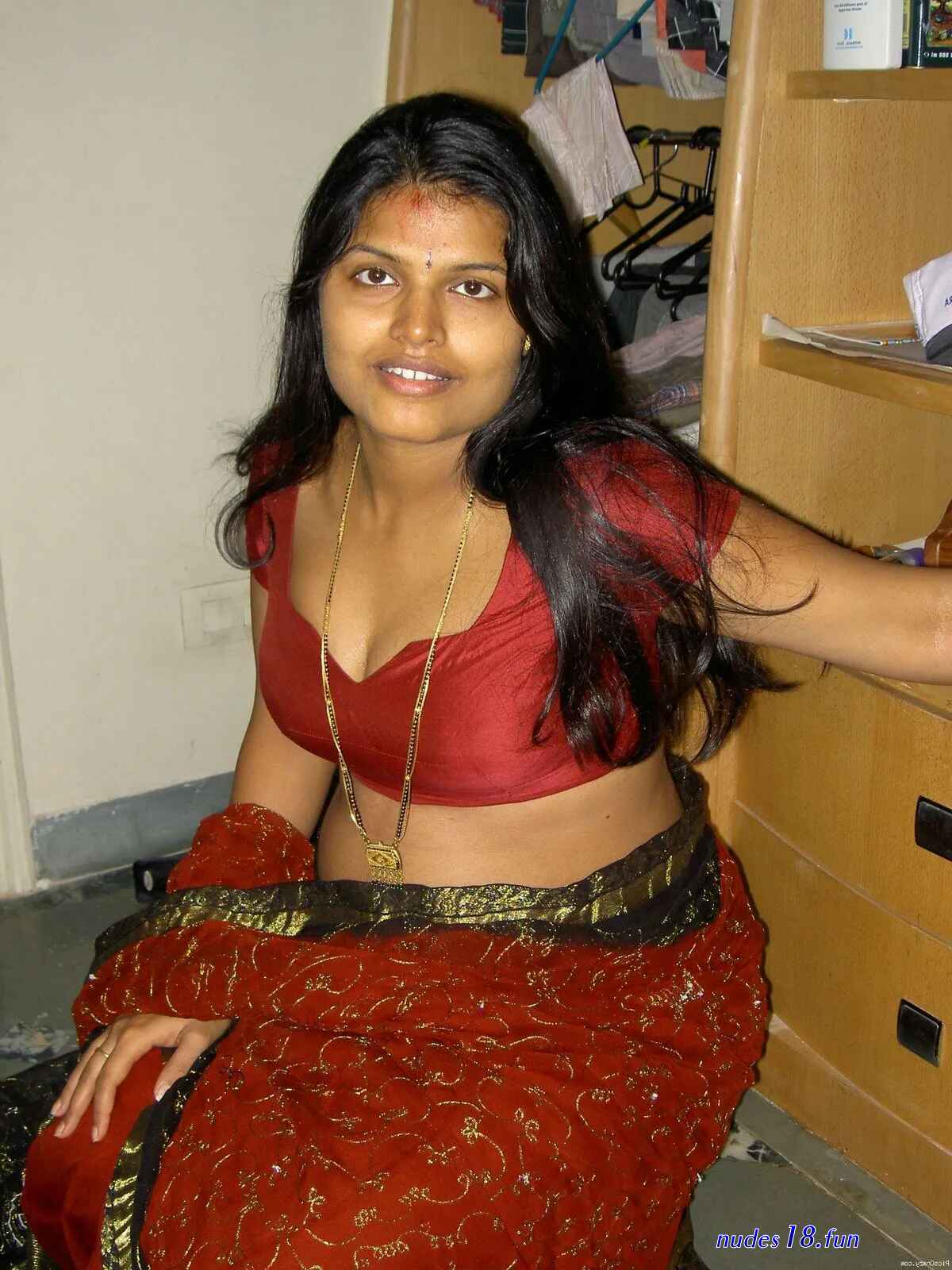 aunty navel naked