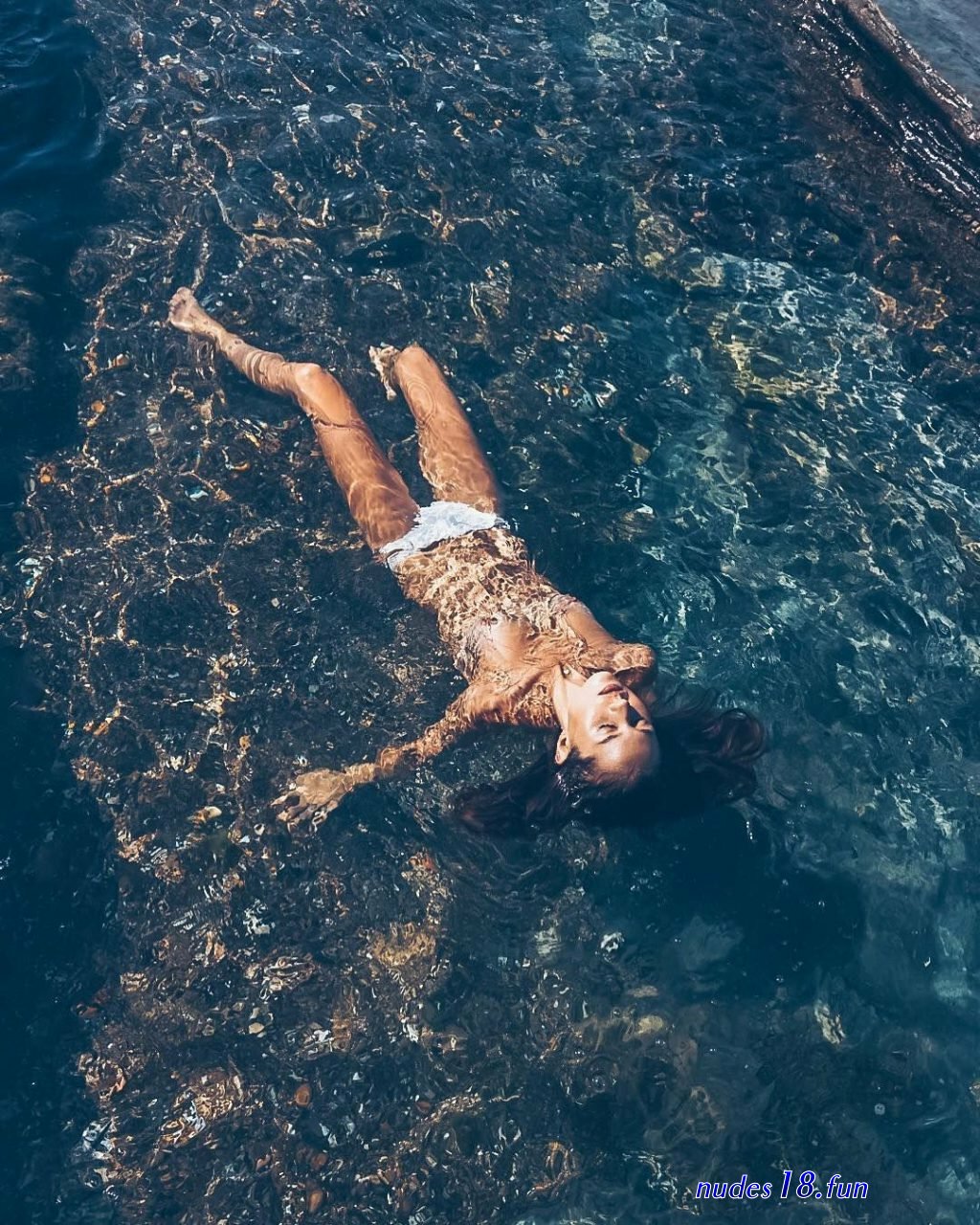 isabelle cornish nude