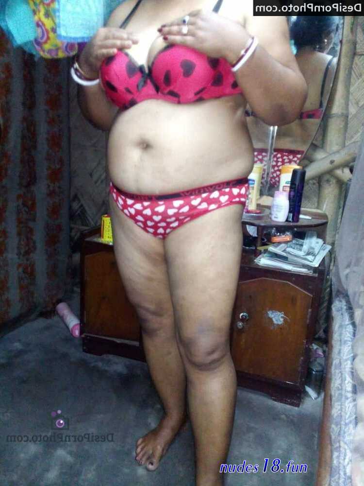 desi aunty on panty bra pic