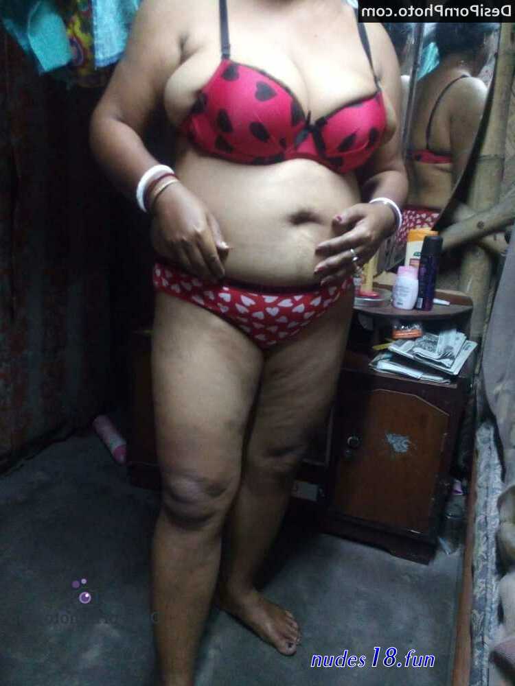 desi aunty on panty bra pic