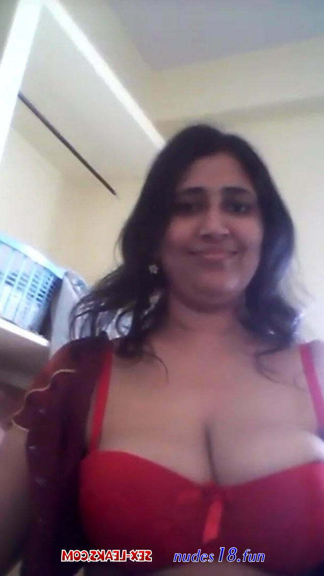 desi aunty on panty bra pic