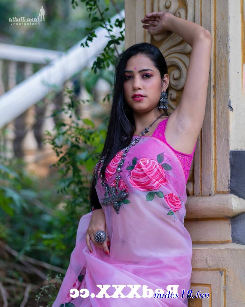 saree nude armpit