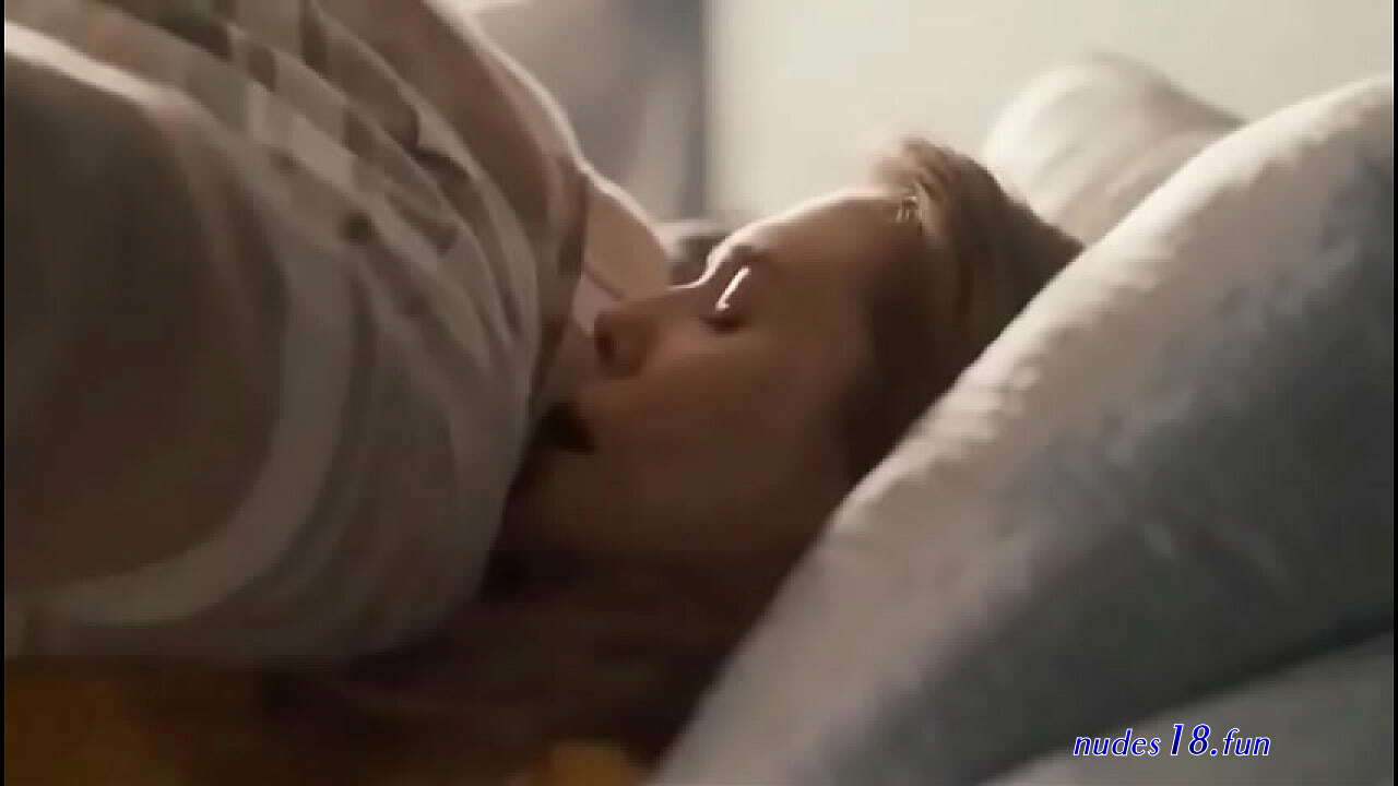 elizabeth olsen spankban