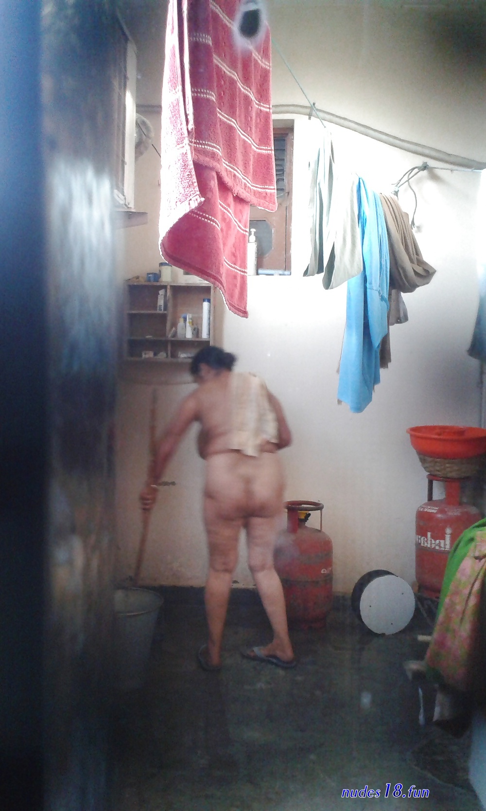 indian aunties bathing photos