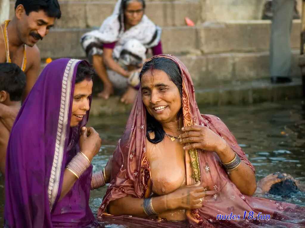 indian aunties bathing photos