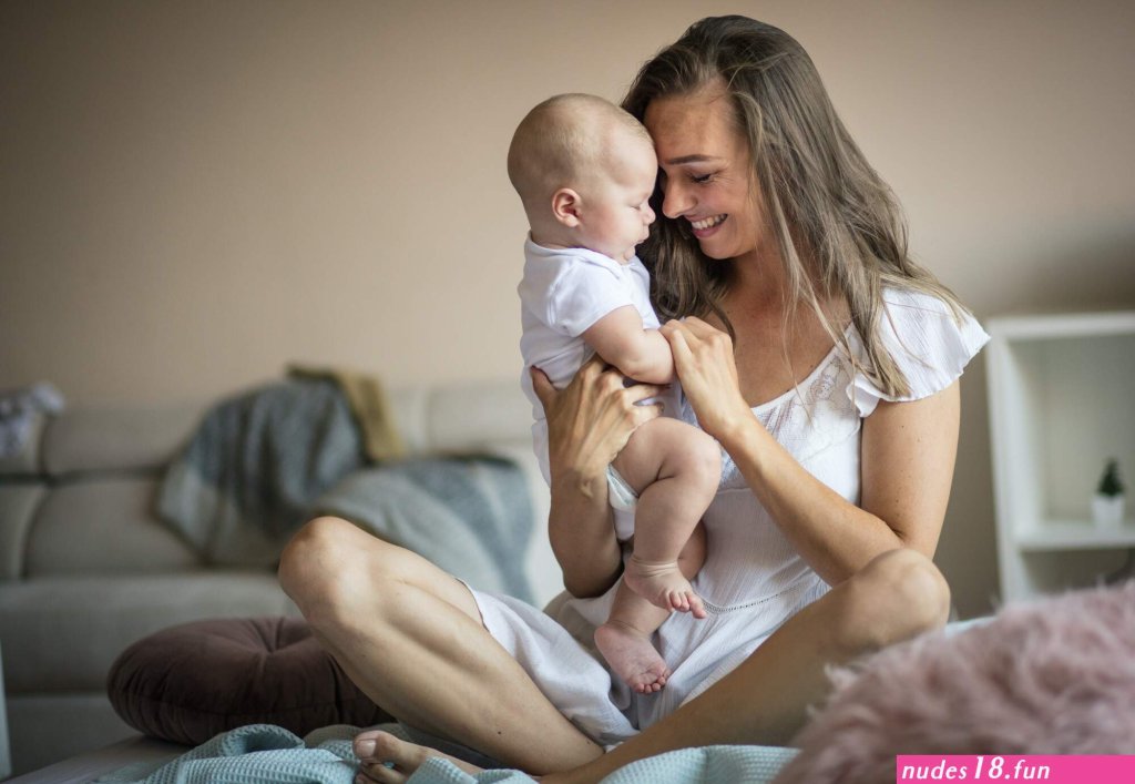 looking-down-mom-s-boobs.jpg