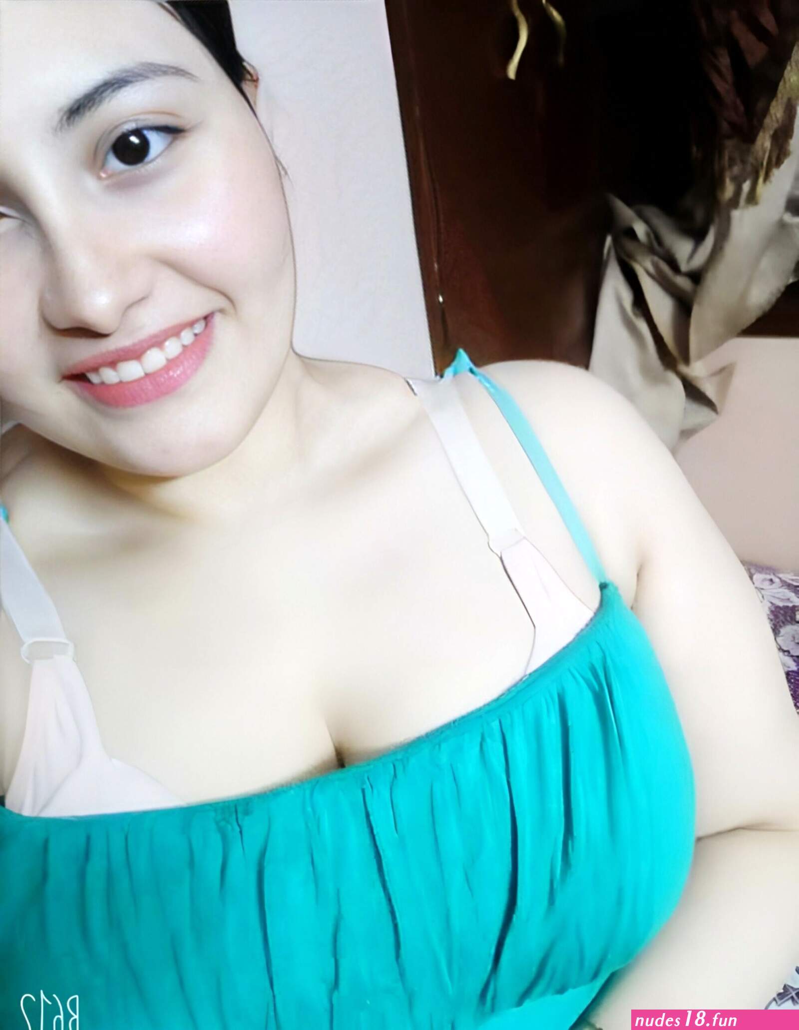 Pakistani vlogger big ass and big boobs exposed