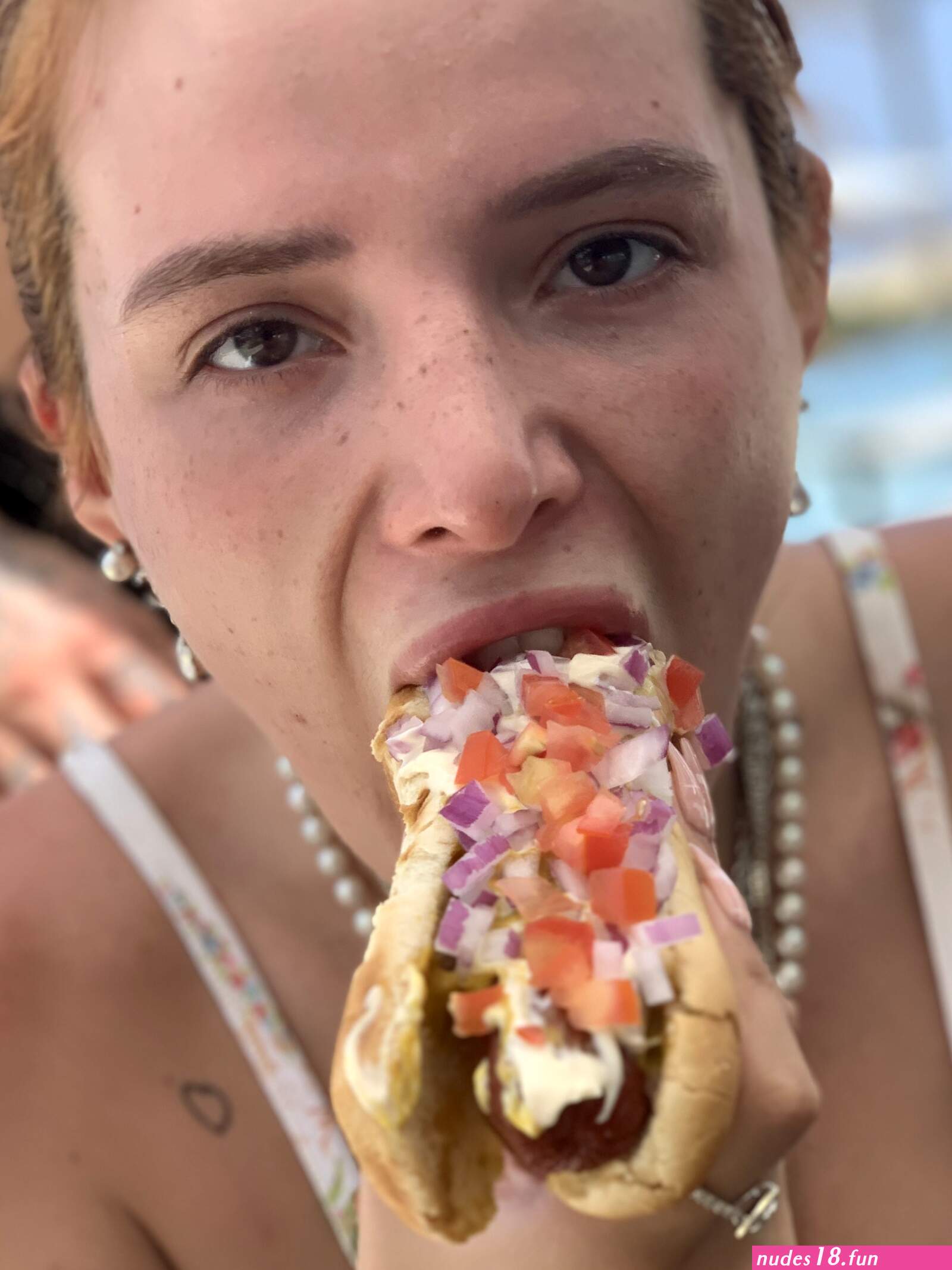 Patetico el Onlyfans de Bella Thorne. Los que pagan ms patéticos son. Fotos ins