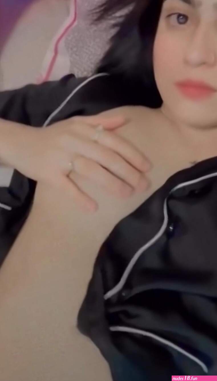 Hot Sexy Insta FamGirl Jasneet Kaur NipSlip clearly Visible dont miss Link In CENT