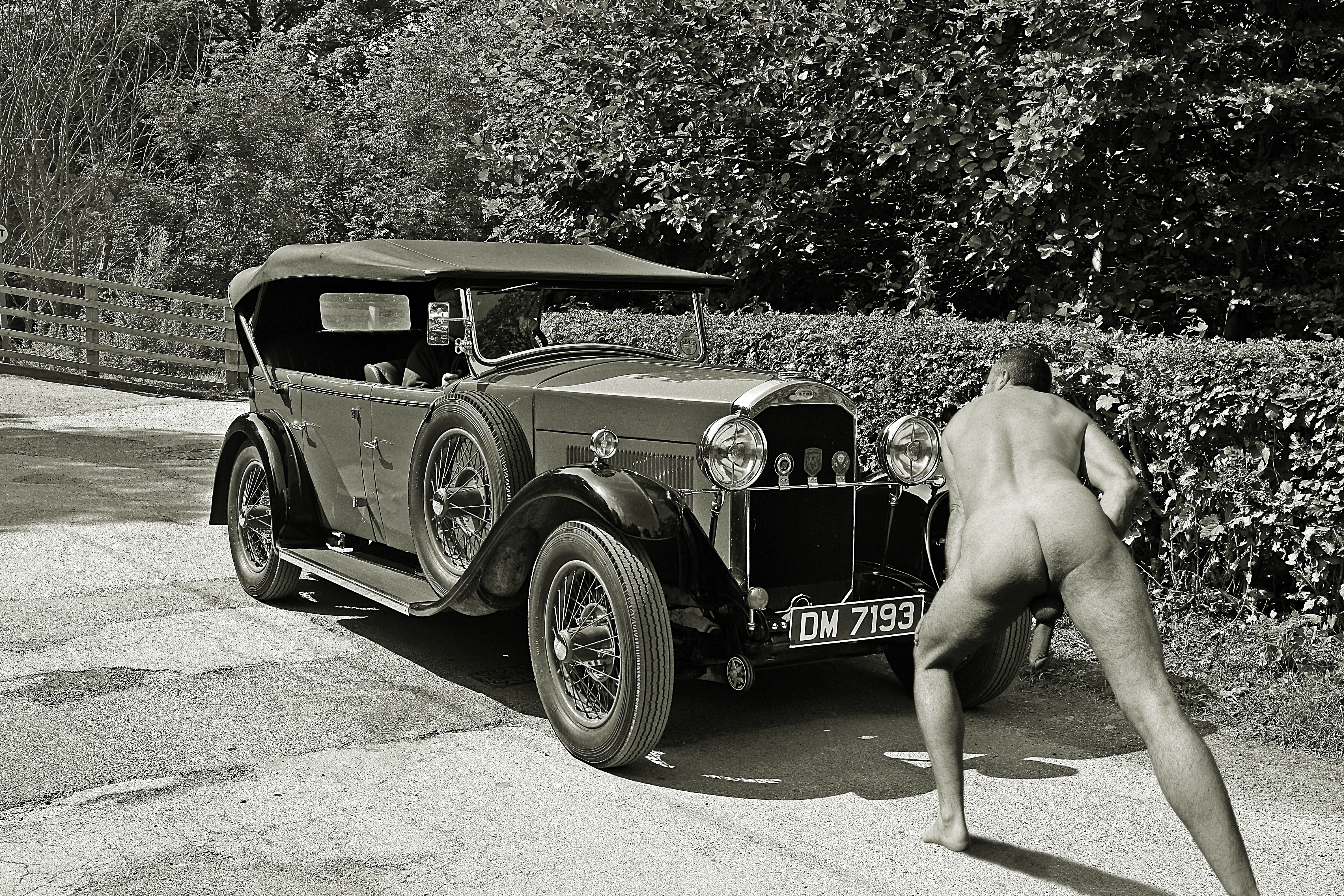 Gratis Afbeeldingen : mannetje naakt mikpunt wijnoogst model- man naaktheid band landvoertuig motorvoertuig automotive design autoband fabriek automotive exterior wrijfhout Automotive wiel systeem klassiek automotive verlichting korte...