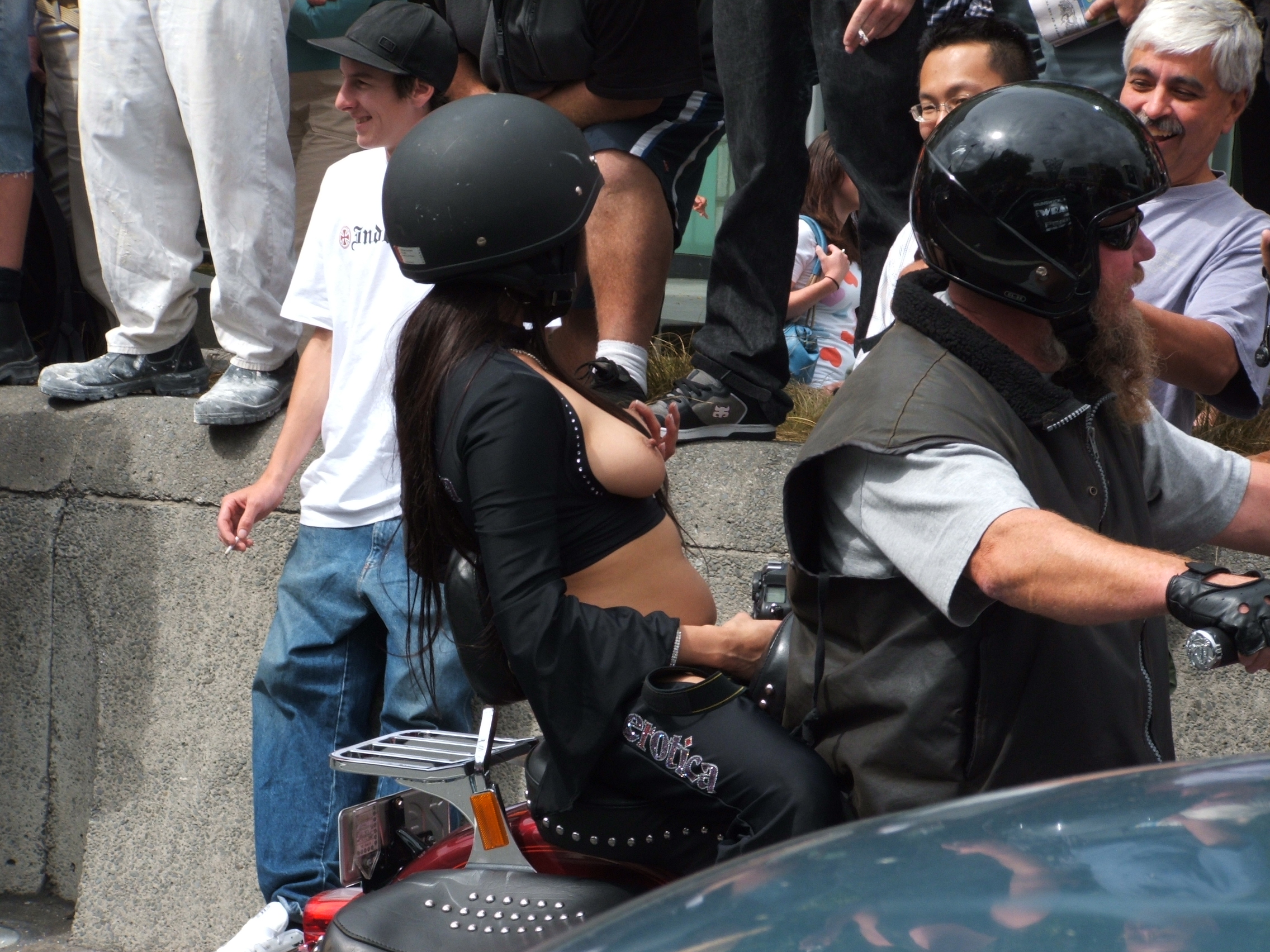 File:Boobs on bikes 15.JPG