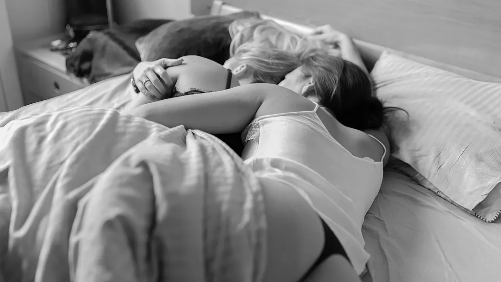 wife-try-lesbian.webp