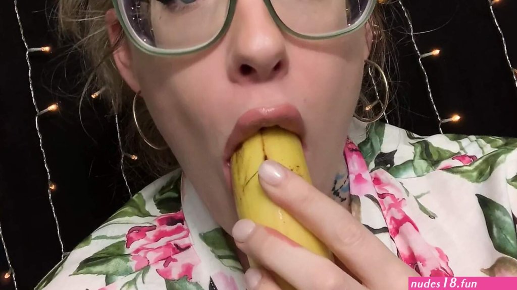 asmr-banana-blowjob.jpg