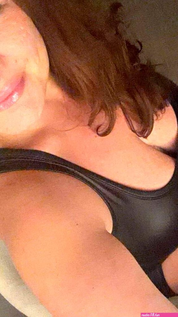 onlyfans-cara-brookes-mollyrose-xx.jpg